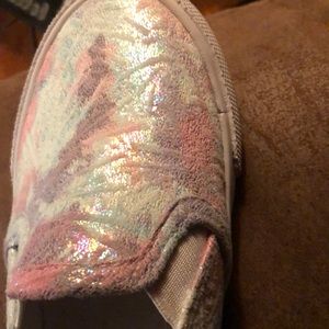 Toddler girl size 9 shoe.